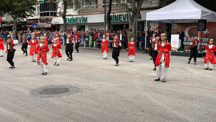 Konya’da Zafer Bayramı heyecanı! Büyük Zafer’in anlamı bir kez daha vurgulandı