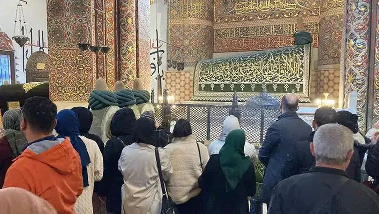 Çinli turistlerden dikkat çeken Mevlana yorumu