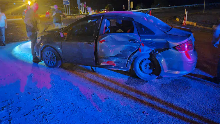 Konya kara yolunda iki otomobil hurdaya döndü! 4 yaralı