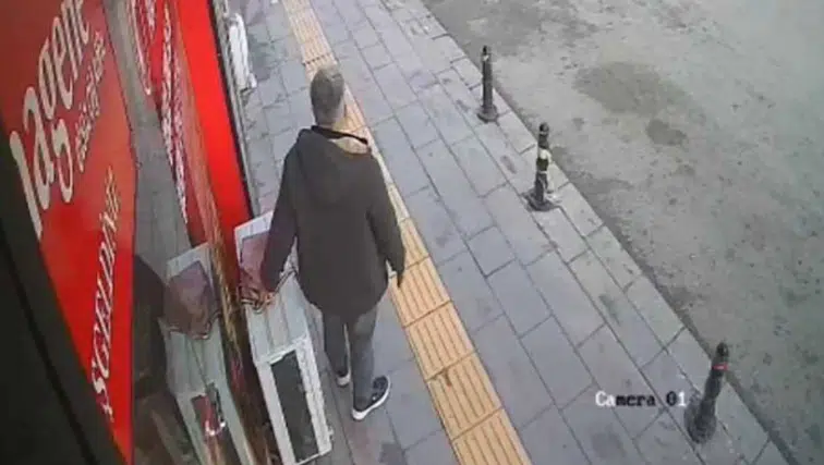 Karaman'da imamın bıraktığı çanta dakikalar sonra çalındı