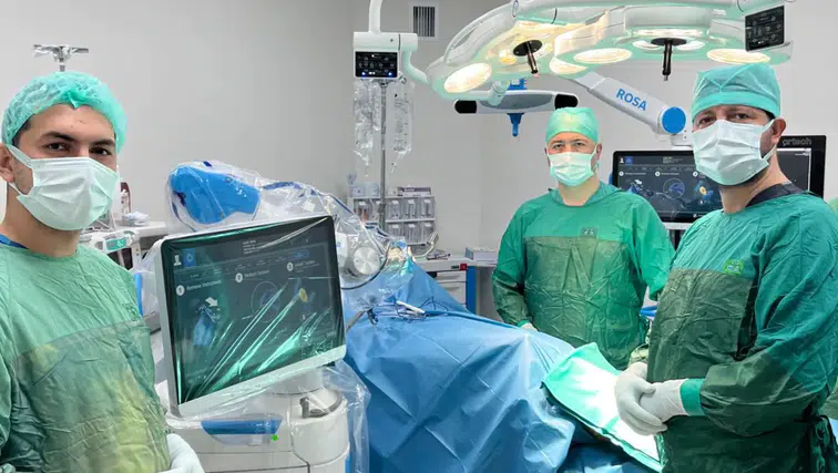 Konya’da protez ameliyatlarında robotik cerrahi ilgi görüyor