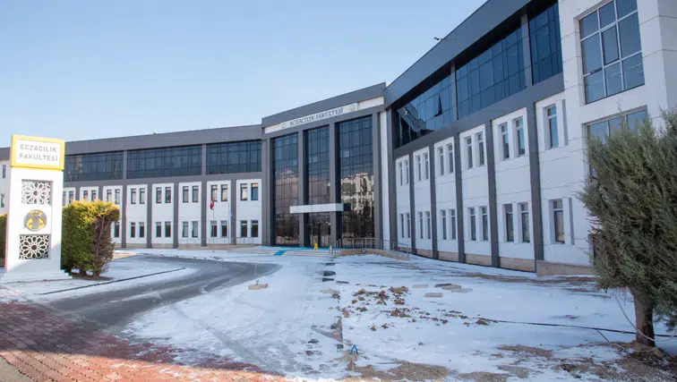 Konya’da Selçuk Üniversitesi Eczacılık Fakültesi yeni binası açıldı