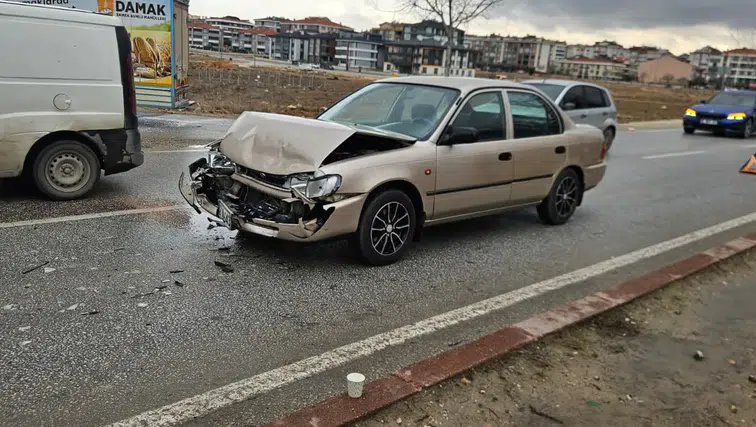 Konya'da zincirleme kaza! 3 araç kazaya karıştı