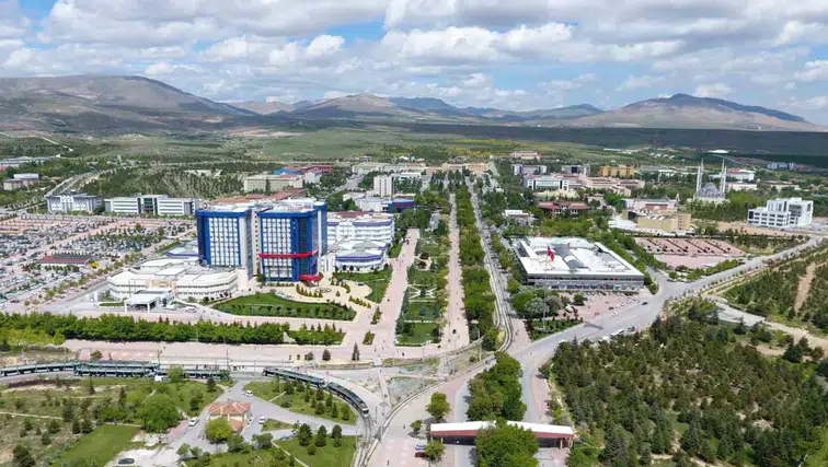 Selçuk Üniversitesi'nden iddialara yanıt! "Paylaşımlar gerçeği yansıtmıyor"