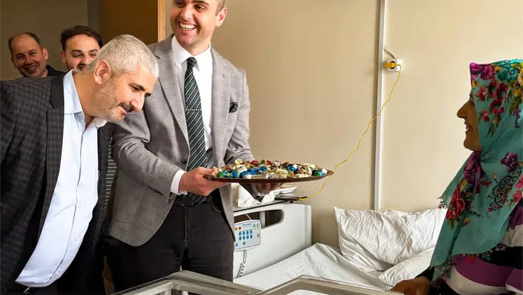 Konya’da başhekim eline şekeri aldı, bayramlaşmaya çıktı