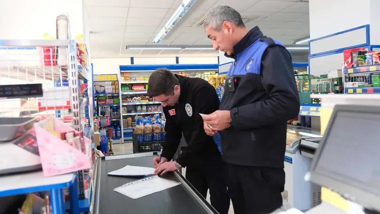 Akşehir'de marketlere sıkı denetim! Etiket fiyatları denetlendi