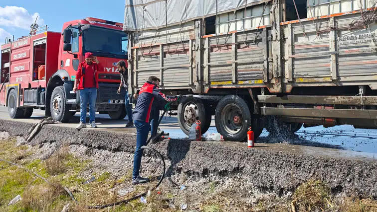 Aksaray - Konya yolunda seyir halindeki kamyon alev aldı