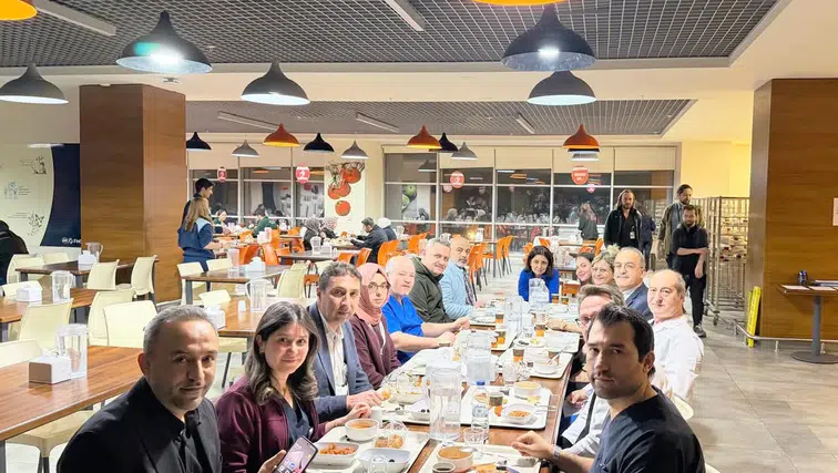 Konyalı Müdür personeliyle sahur yaptı