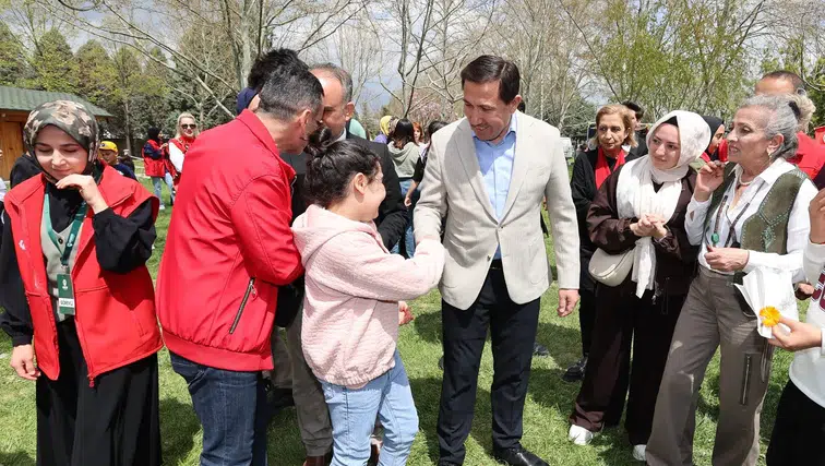 23 Nisan’da renkli görüntüler! Karatay’da Başkan Kılca çocuklarla buluştu