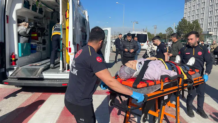 Karaman’da yürekleri ağza getiren kaza: Genç öğrenciye araç çarptı