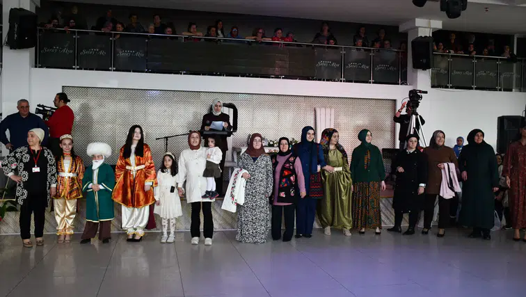 Konya'da kursiyerlerin el emeği defilesi büyük ilgi gördü