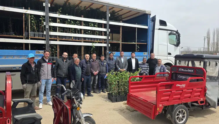 Konya'da tarıma destek sürüyor! Fidanlar üreticilere dağıtıldı
