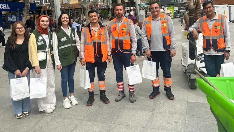 Konya'da Yeşilay'dan 1 Mayıs'ta anlamlı jest