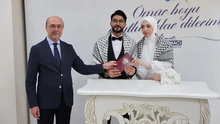 Konya’da Suriyeli ve Filistinli gençler hayatlarını birleştirdi