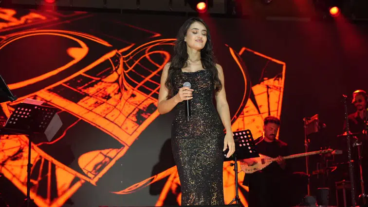 Elif Buse Doğan Konya’yı mest etti! Sahne performansına yoğun ilgi