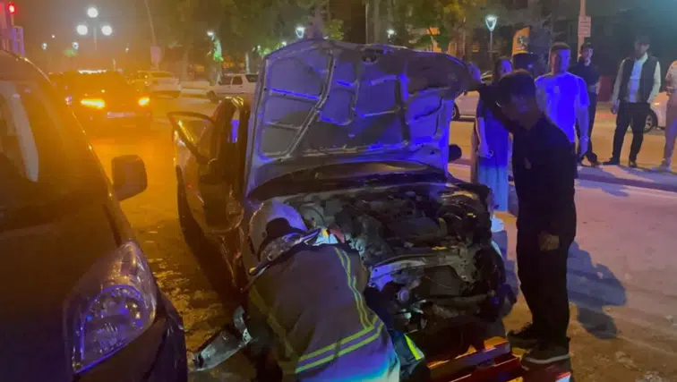 Karaman'da kontrolden çıkan pikap park halindeki 3 araca çarptı