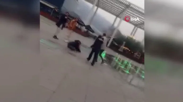 Bursa'da dehşet! Amcasını ortalık yerde defalarca bıçakladı