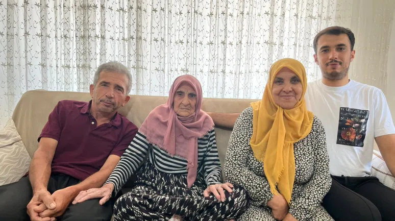 101 yaşındaki kadın, torununun torunu gördü