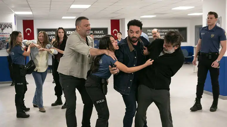 Arka Sokaklar yine zirvede