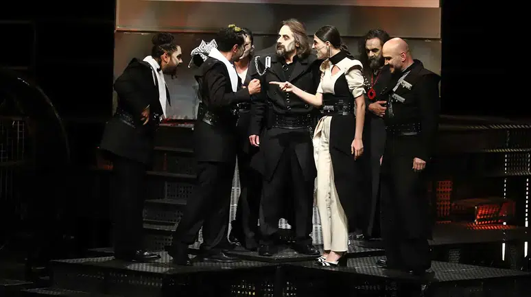 Konya’da tiyatro rüzgârı: “V. Frank” oyununa yoğun ilgi