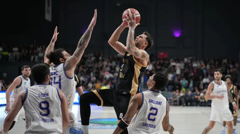 Konya BBSK, son saniyede lideri devirdi! Muhteşem galibiyet