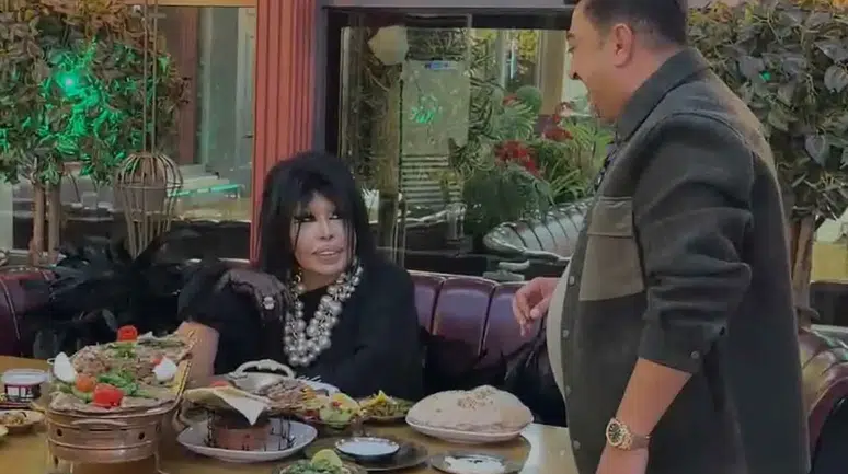 Ünlü sanatçı Bülent Ersoy’dan Konya’da sürpriz ziyaret