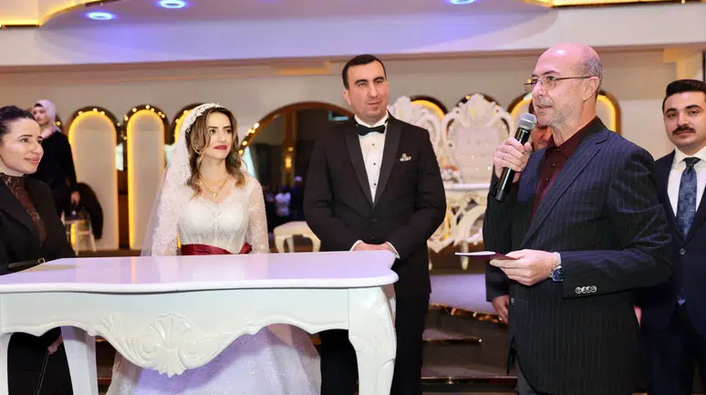 AK Partili isim dünyaevine girdi! Pekyatırmacı yalnız bırakmadı