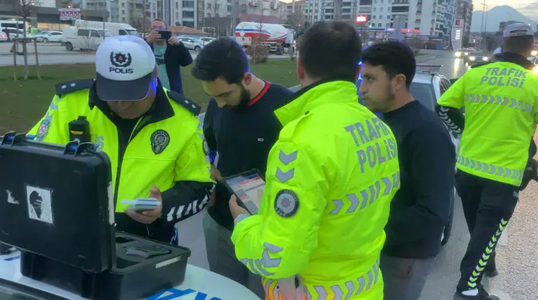 Alkollü sürücü direksiyona geçti, ehliyet kalıcı olarak gitti!