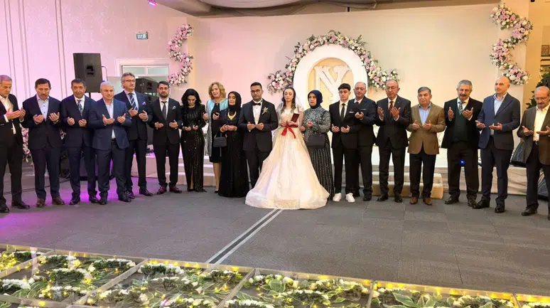 Konya’nın et devinden evlilik şöleni! Düğüne protokol akın etti