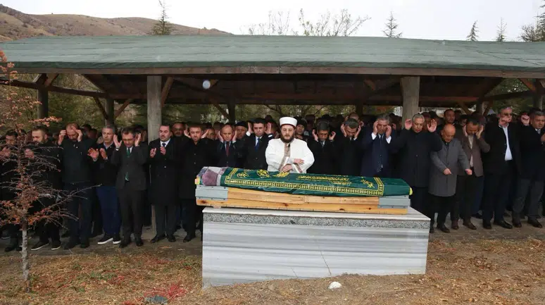 Konyalı belediye başkanının acı günü! Toprağa verdi