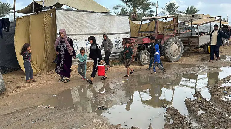 Gazze’de insanlık krizi derinleşiyor! Çadırlar sular altında kaldı