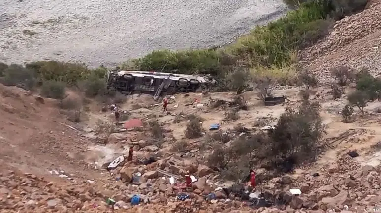 Katliam gibi kaza! Yolcu otobüsü uçuruma yuvarlandı: 37 ölü