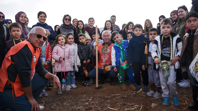 Öğrenciler fidan dikerek çevre bilinci aşıladı!