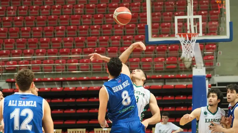 Karatay Basketbol İstanbul'da parkede