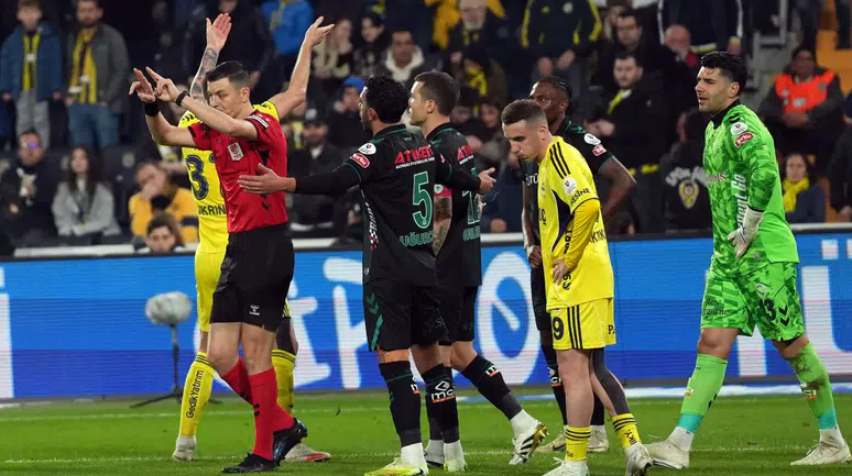 Fenerbahçe - Konyaspor maçındaki VAR konuşmaları açıklandı