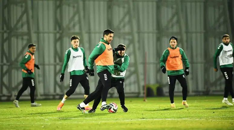 Konyaspor, zorlu Fenerbahçe maçının taktiğini çalıştı