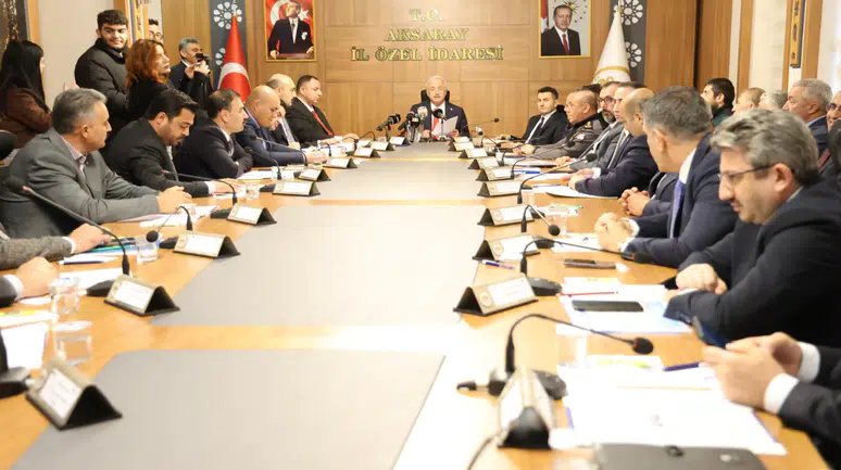 AFAD tek merkezden yönetiyor: Kar yağışı yolları kapamayacak