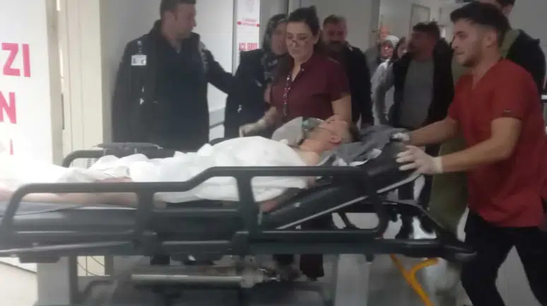 Aksaray’da aile kavgası kanlı bitti! Göğsüne saplanan bıçakla hastaneye kaldırıldı