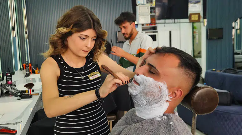 Konya'da kadın berberden ön yargıları aşan başarı hikâyesi!
