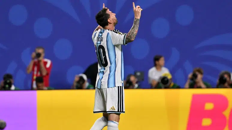Messi tarihe geçti, son şampiyon farklı başladı
