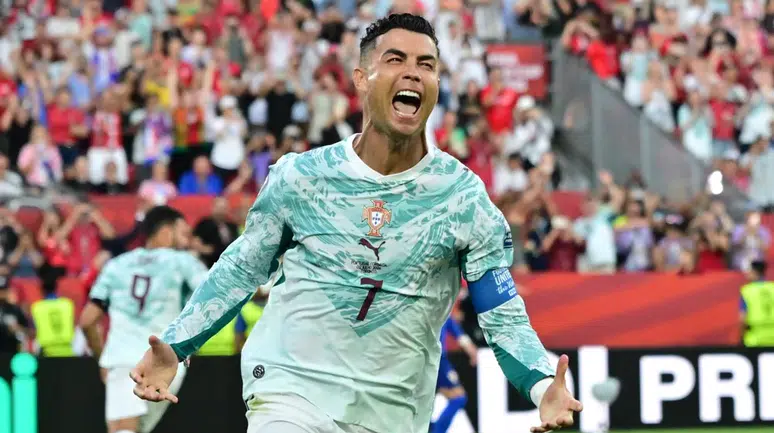 Ronaldo rekor kırdı, Portekiz turladı