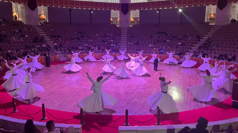 Konya’da manevi gece! Sema gösterisi izleyenleri büyüledi