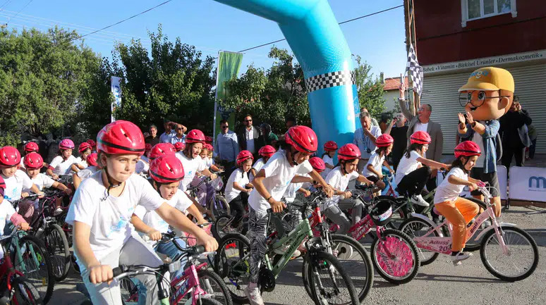 Konya'da çocuklar ekranı bırakıp pedala koştu! Yarışlar ilgi gördü