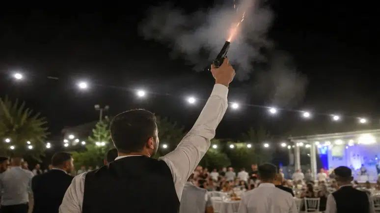 Konya'da düğünde havaya ateş açan şahıs suçüstü yakalandı