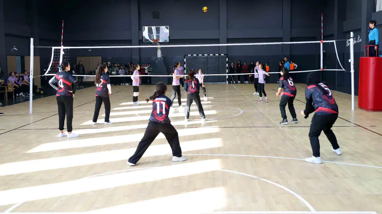 Ortaokullar Arası Voleybol Turnuvası Karatay’da başladı