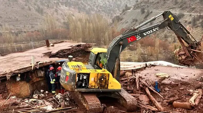 Konya’da ahır çöktü! 252 küçükbaş kurtarıldı