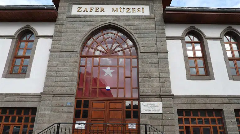 Tarihe yolculuk! Zafer Müzesi ziyaretçi akınına uğruyor