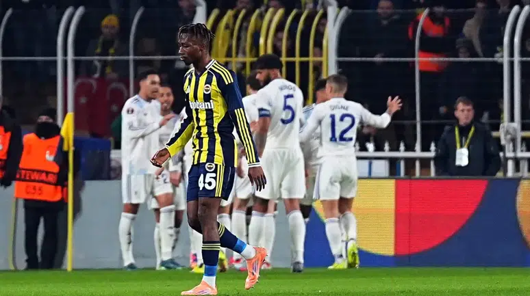 Fenerbahçe evinde yıkıldı!