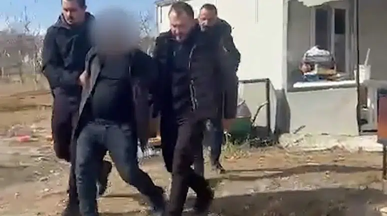 Kadın kılığına girmiş! Konya'da firari şahıs yakalandı