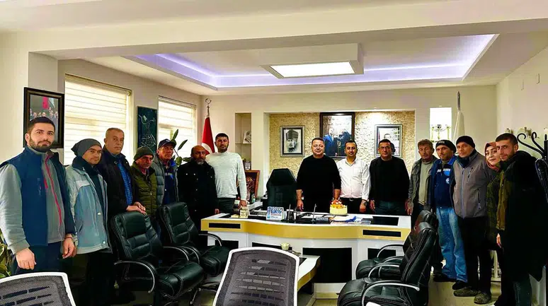 Samimi anlar! Konyalı belediye başkanına sürpriz kutlama